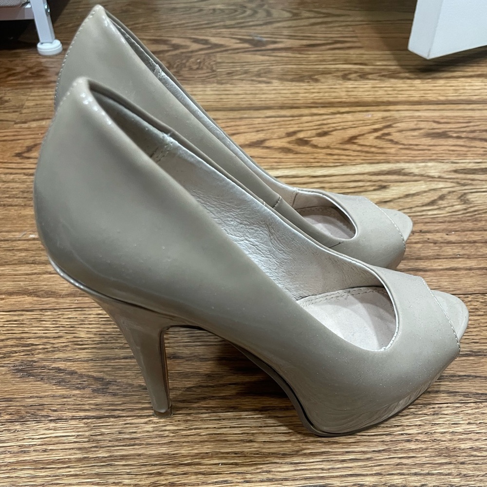 Chinese laundry nude pumps
